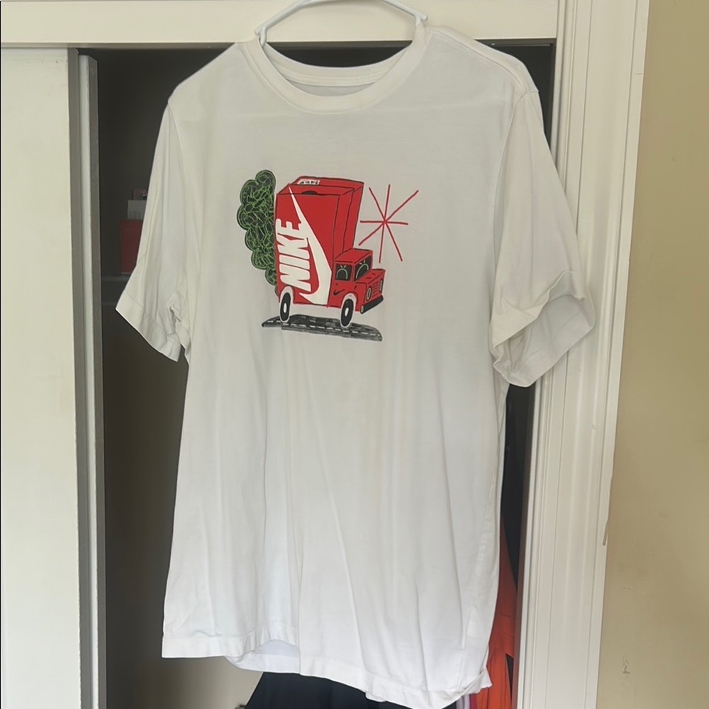 Nike White Short Sleeve Tee with Graphic Design